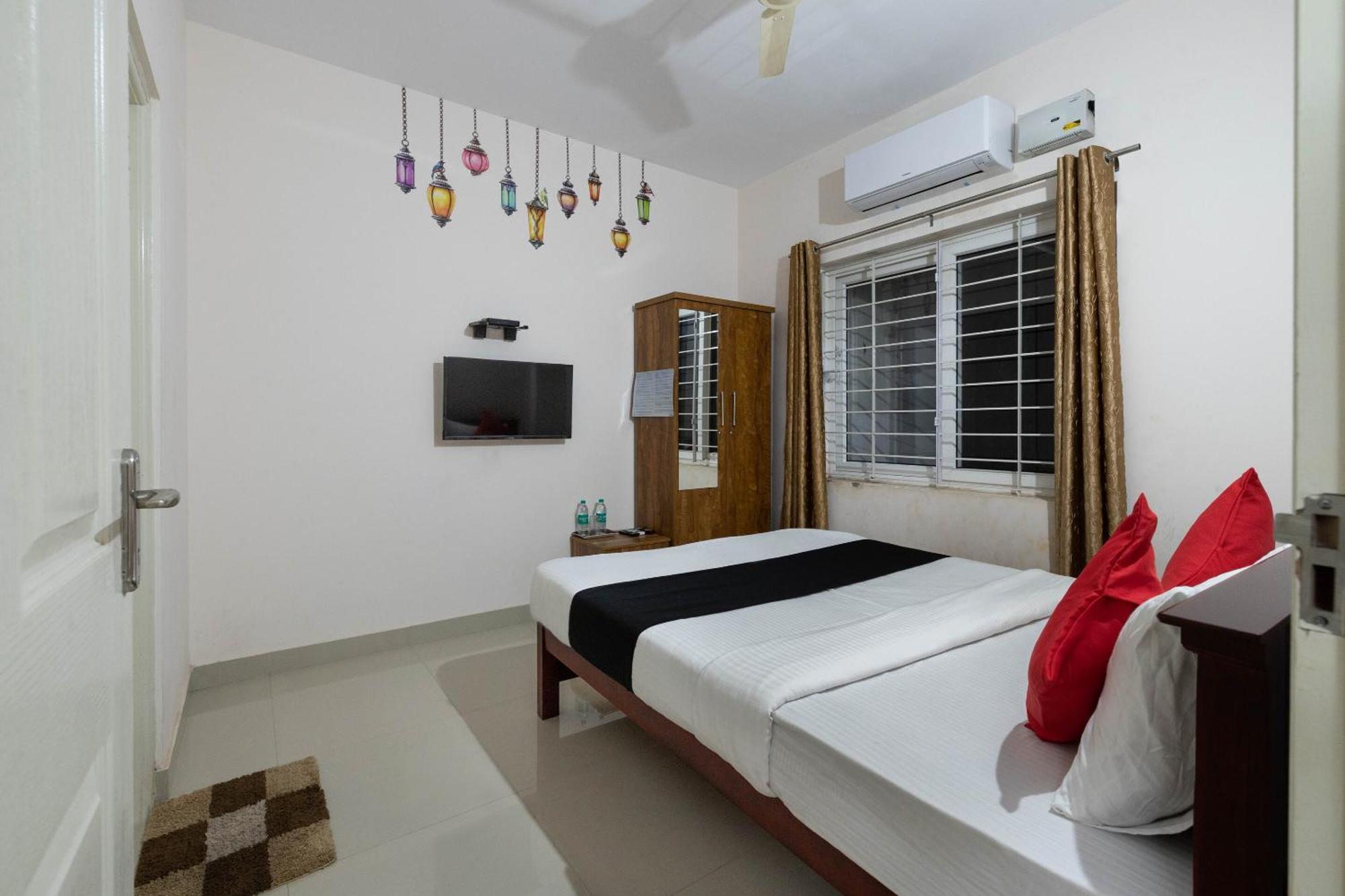 Hotel Nirvikalpa Ullal Bagian luar foto