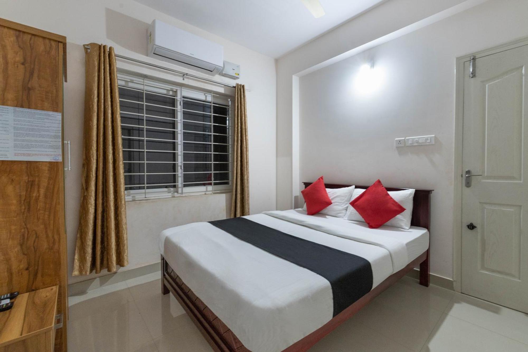 Hotel Nirvikalpa Ullal Bagian luar foto