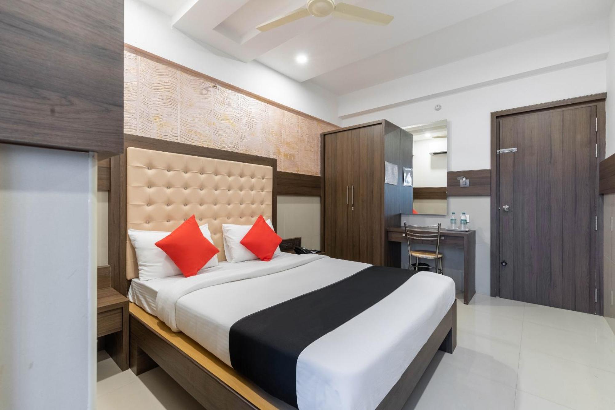 Hotel Nirvikalpa Ullal Bagian luar foto